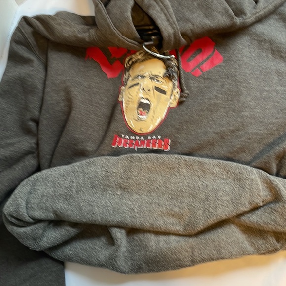 Tom Brady Tampa Buccaneers football gray soft hoodie sweatshirt. - Picture 9 of 16